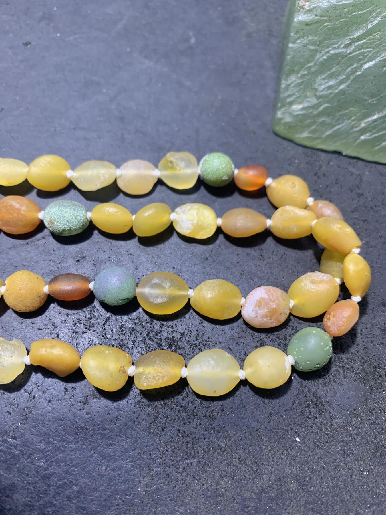 精美天然阿拉善黄色系108彩珠玛瑙项链(手串)一条，
