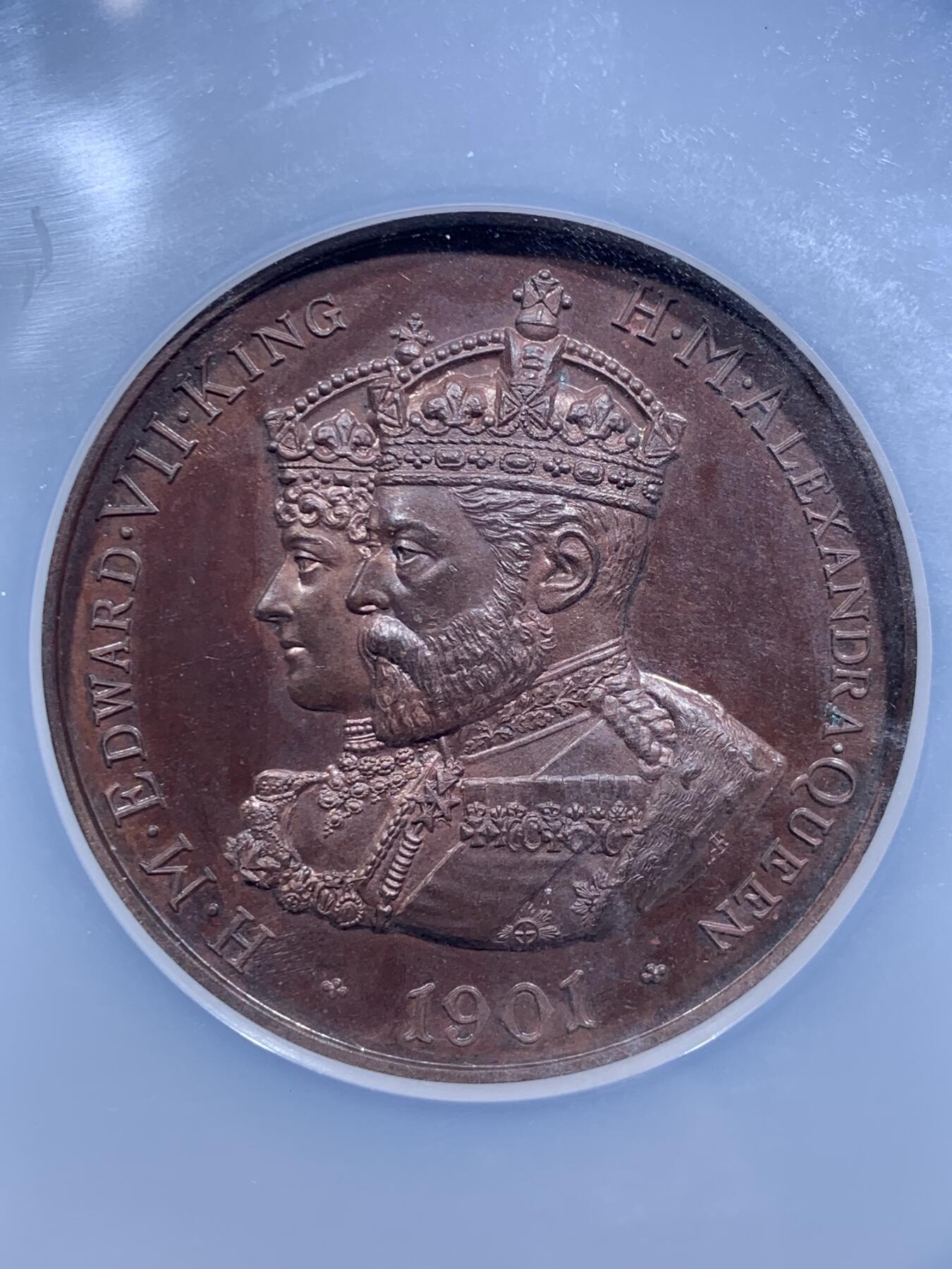 《竞宝斋》第426场 周日，周一  2场连拍 （全场包邮） NGC MS63BN 英国1902年爱德华七世加冕大铜章，少见品种，十分漂亮。标签直径错误，约为50mm，双面高浮雕，加大加厚盒。