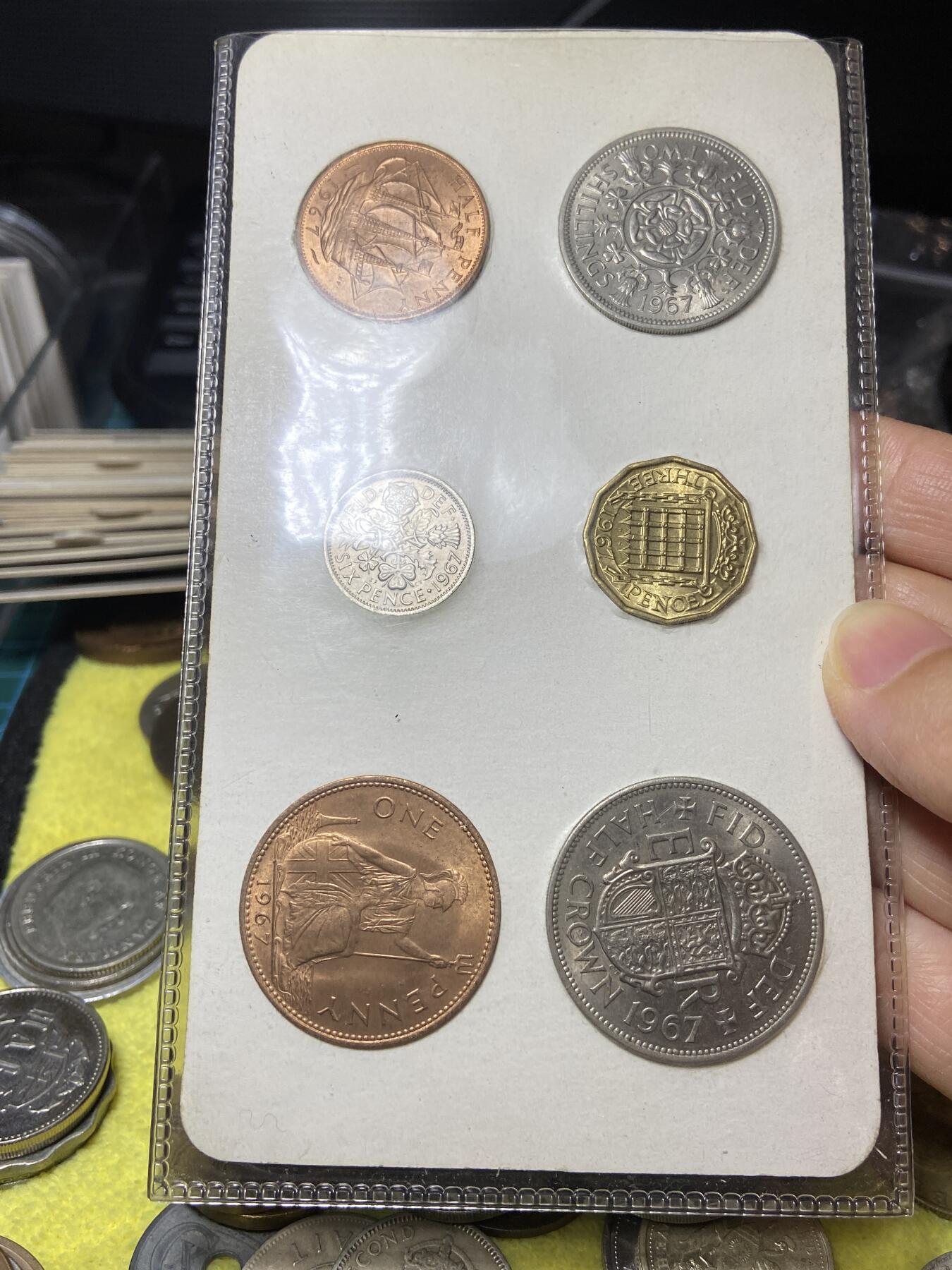 2025年第一百零五场(总第一百三十一场）外国好品散币(免佣金) 未流通好品–英国🇬🇧1967年卡装套币6枚:(伊丽莎白二世青年桂冠第二版，普制币关门年)