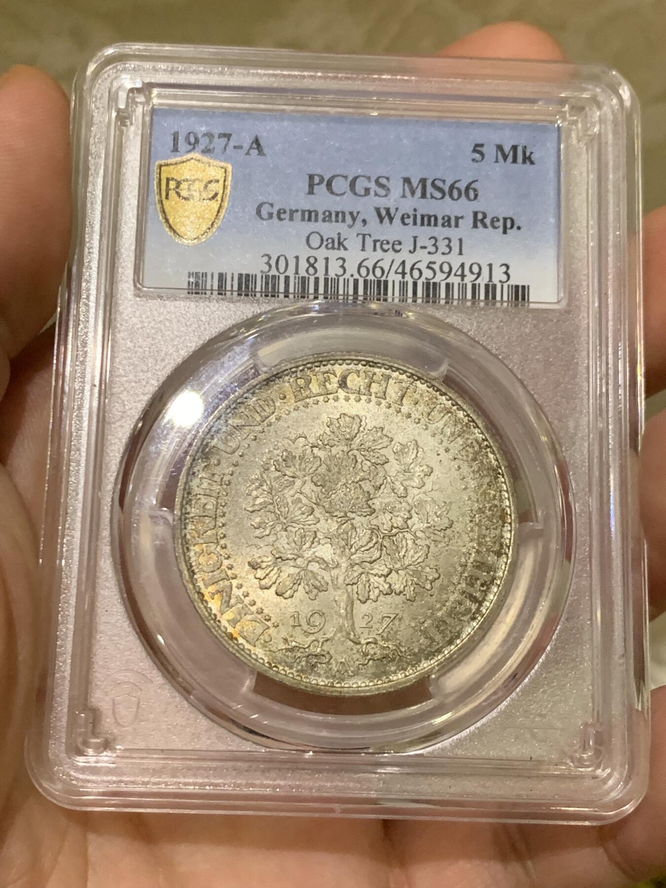 《竞宝斋》第426场 周日，周一  2场连拍 （全场包邮） PCGS MS66 德国魏玛1927A橡树5马克，转光强烈，包浆相当的精美好看 ，在魏玛里面有如此包浆实属不容易，顶级状态。