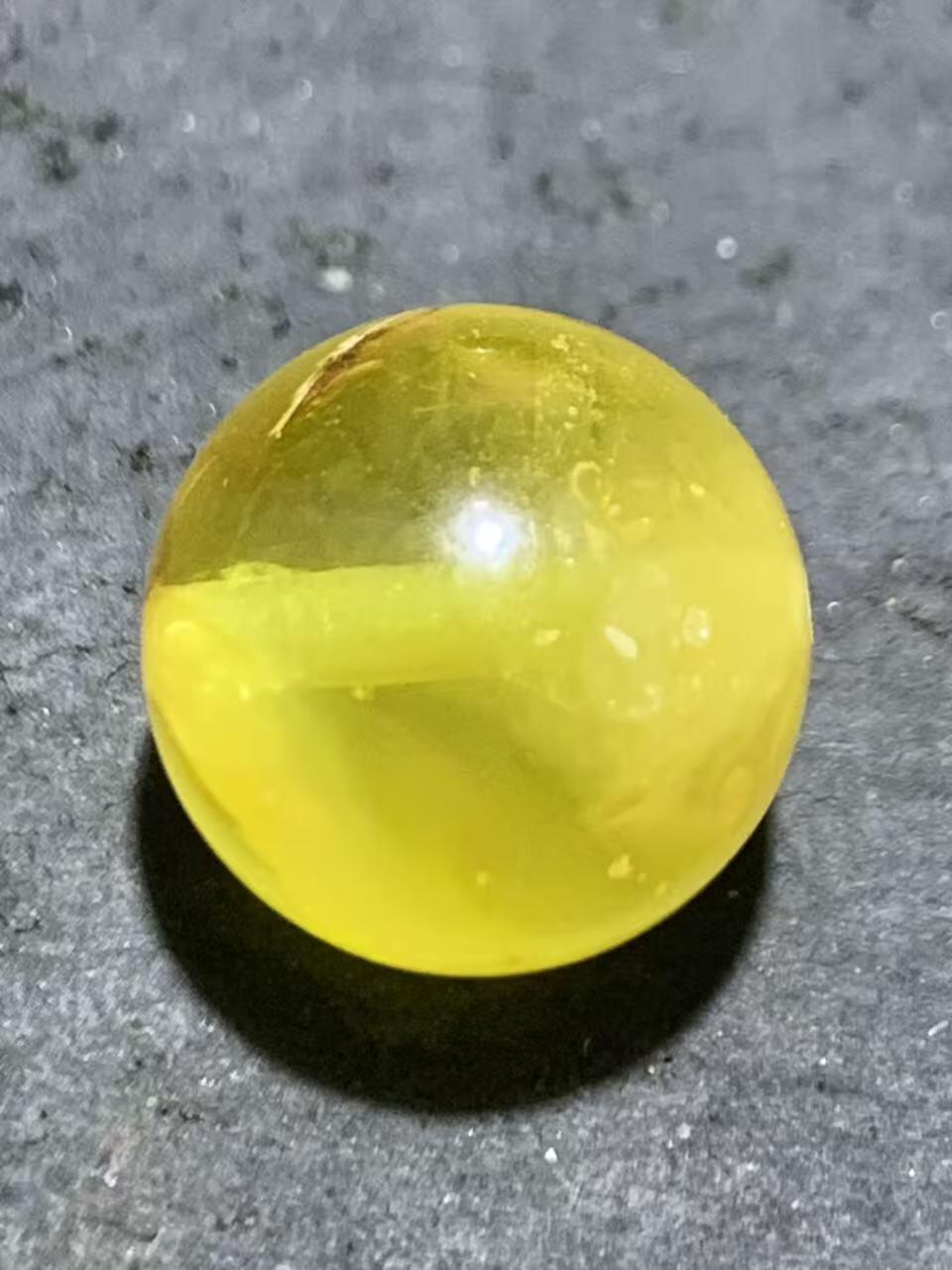 天然俄料原矿蜜蜡通货圆珠一颗，，，