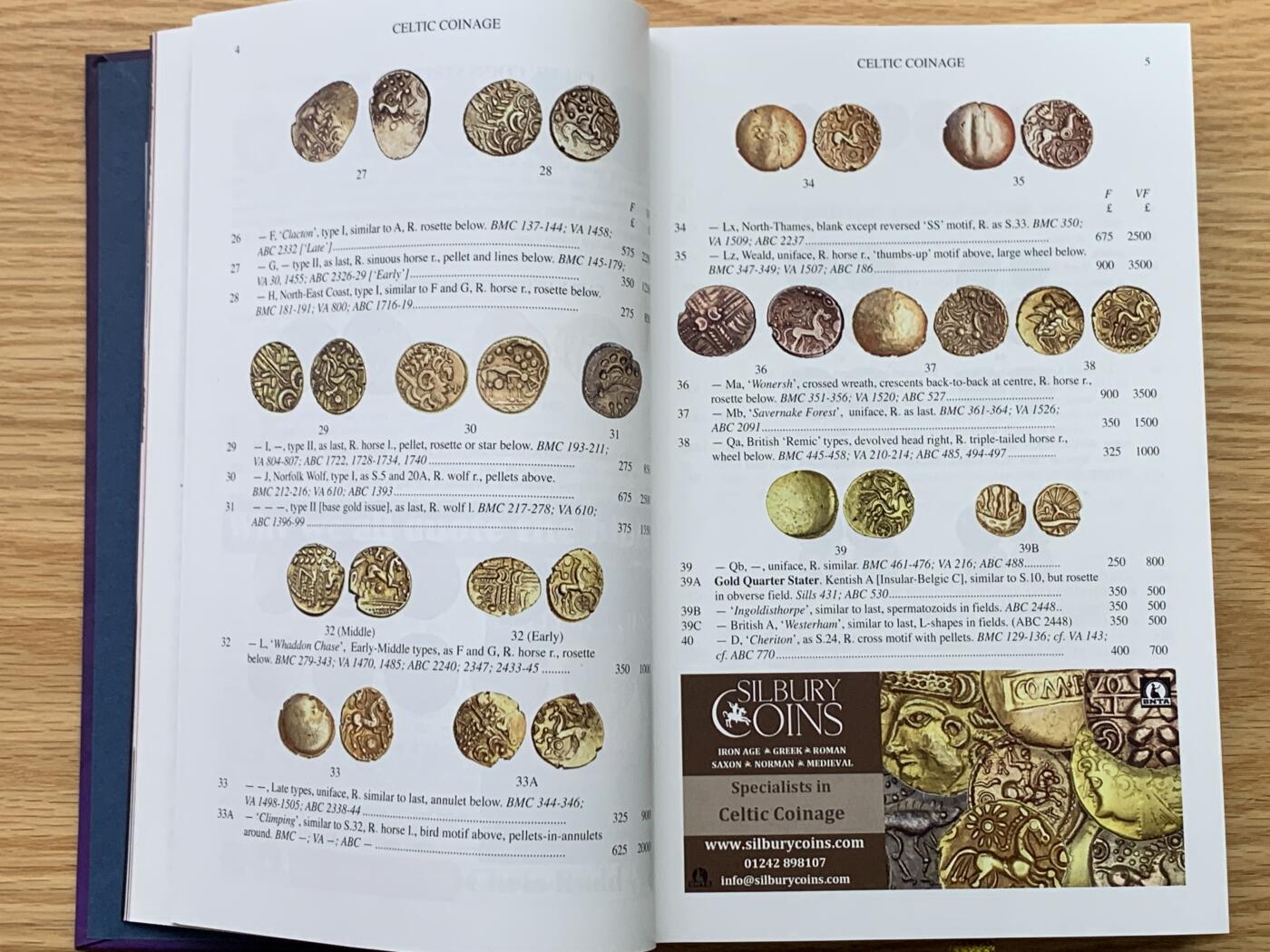 《竞宝斋》第426场 周日，周一  2场连拍 （全场包邮） 2025最新版英国钱币标准目录，完整收录英国从打制币到10进制前的所有钱币，英系藏家必备，PCGS和NGC官方参考目录