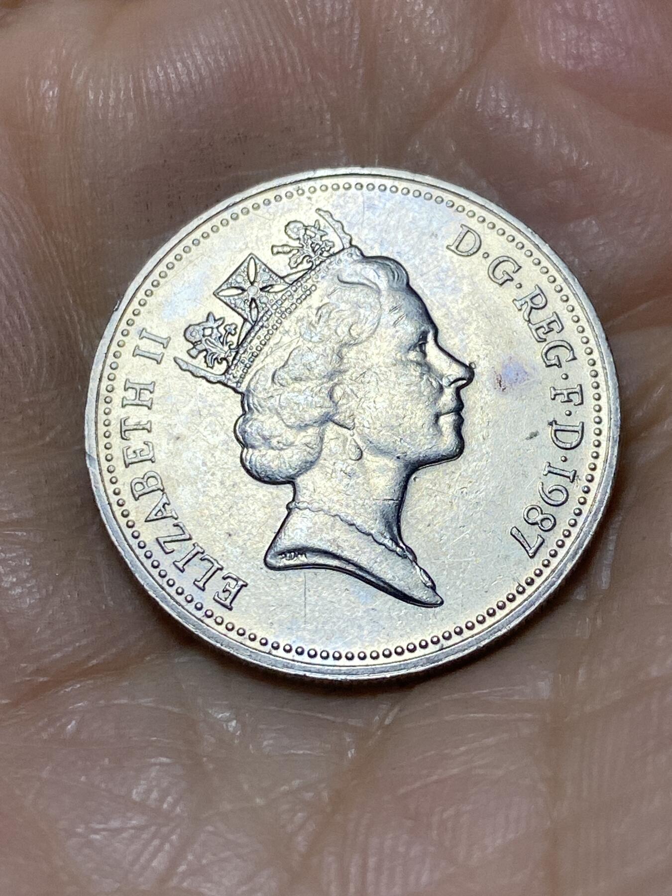 2025年第一百零五场(总第一百三十一场）外国好品散币(免佣金) 英国🇬🇧1987年5新便士(伊丽莎白二世中年高冠，十进制第三版)