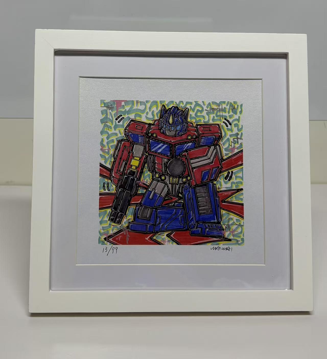 零元拍：歪歪亲笔签名 OWSON 系列作品装饰画《变形金刚》，已做装裱 木框相框尺寸28/28CM。因展品出展，镜框或亚克力可能有轻微划痕，介意勿拍