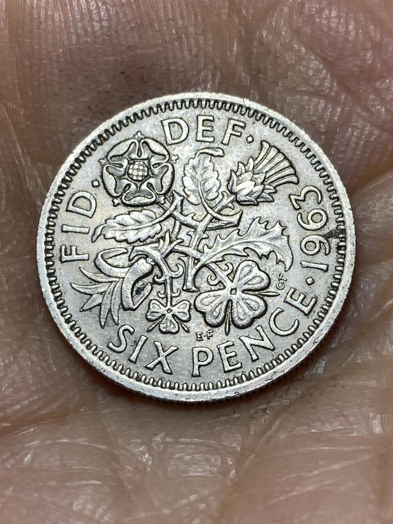 2025年第一百零五场(总第一百三十一场）外国好品散币(免佣金) 英国🇬🇧1963年6便士(伊丽莎白二世青年桂冠第二版)