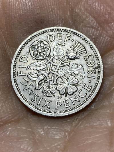 2025年第一百零五场(总第一百三十一场）外国好品散币(免佣金) - 英国🇬🇧1963年6便士(伊丽莎白二世青年桂冠第二版)