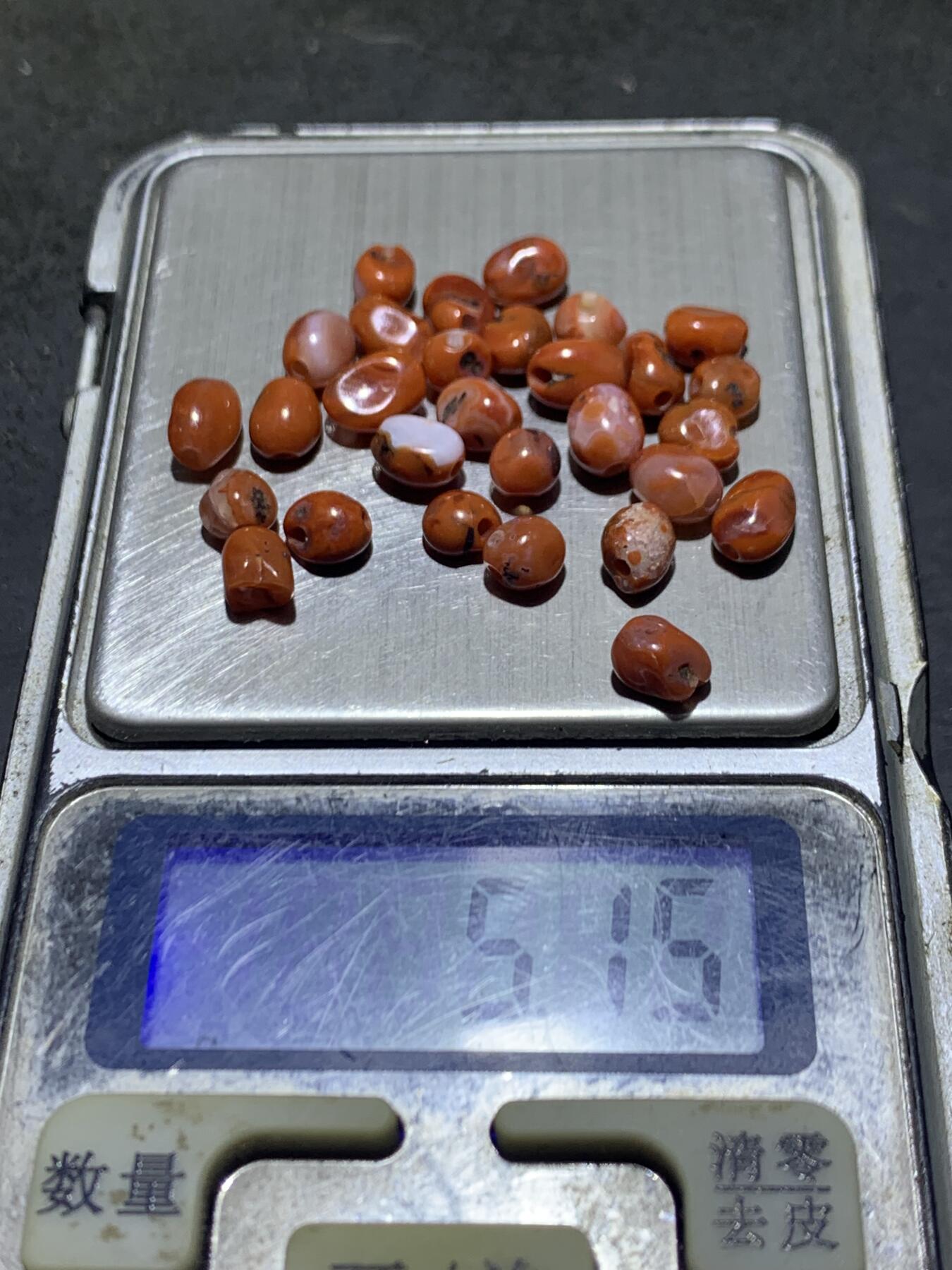 川料南红玛瑙原皮随形散珠一组，