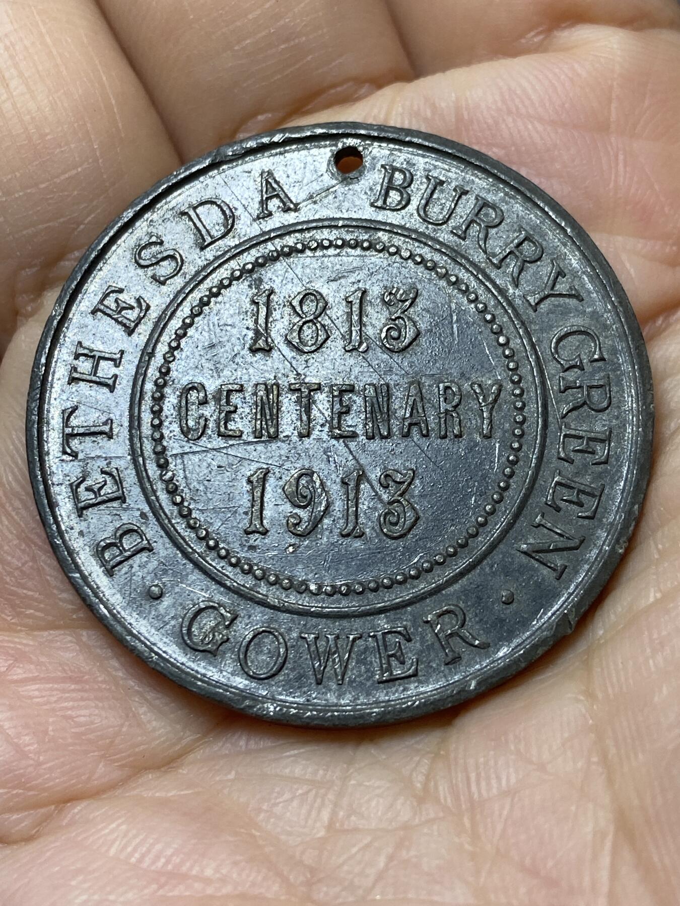 2025年第一百零六场(总第一百三十二场）外国好品散币(免佣金) 英国🇬🇧1913年纪念章，直径38毫米，厚2.8毫米，重16.5克(威尔士高尔半岛的贝塞斯达与宗教相关的百年纪念章)
