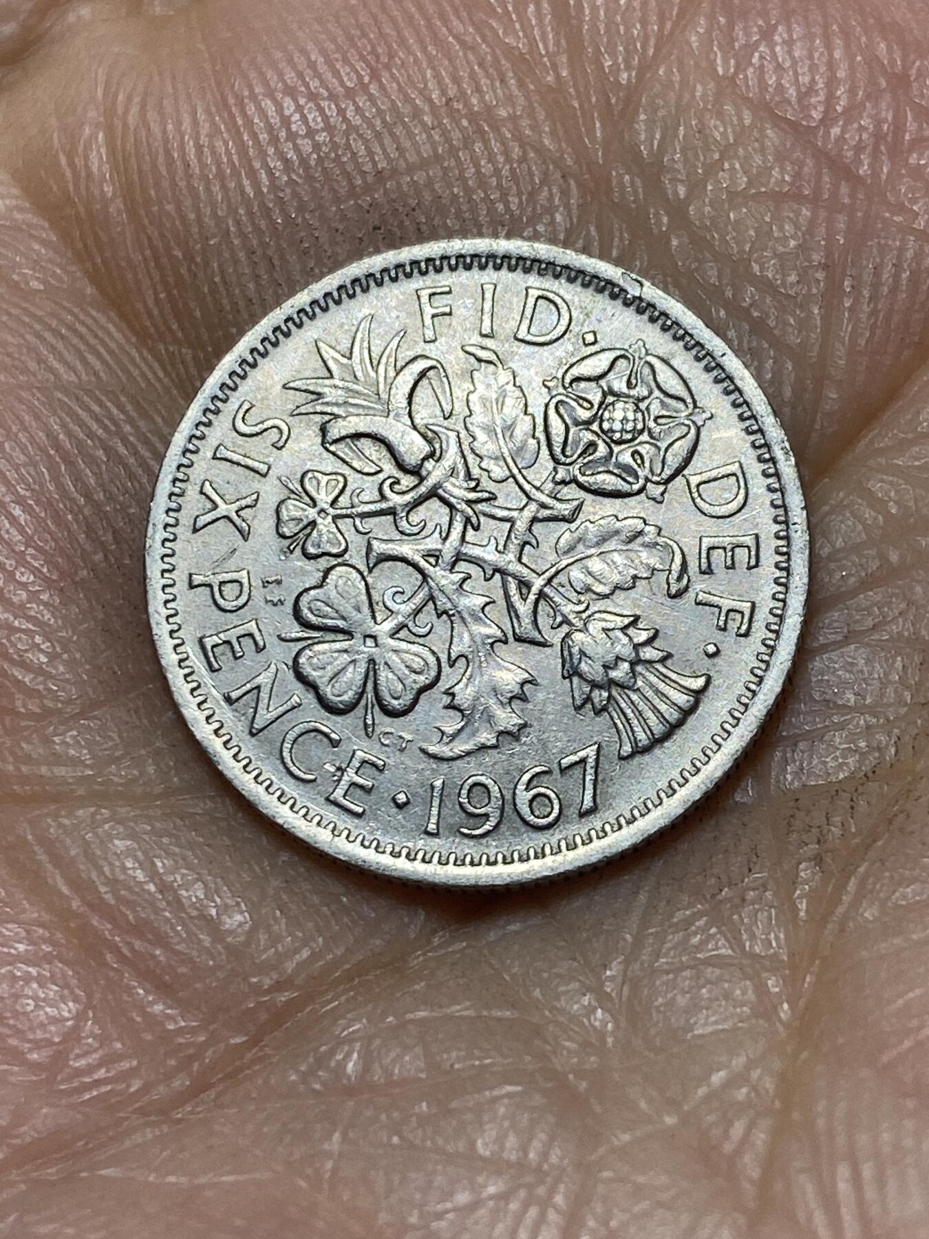 2025年第一百零五场(总第一百三十一场）外国好品散币(免佣金) 英国🇬🇧1967年6便士(伊丽莎白二世青年桂冠第二版，普制币关门年)
