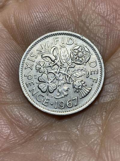 2025年第一百零五场(总第一百三十一场）外国好品散币(免佣金) - 英国🇬🇧1967年6便士(伊丽莎白二世青年桂冠第二版，普制币关门年)