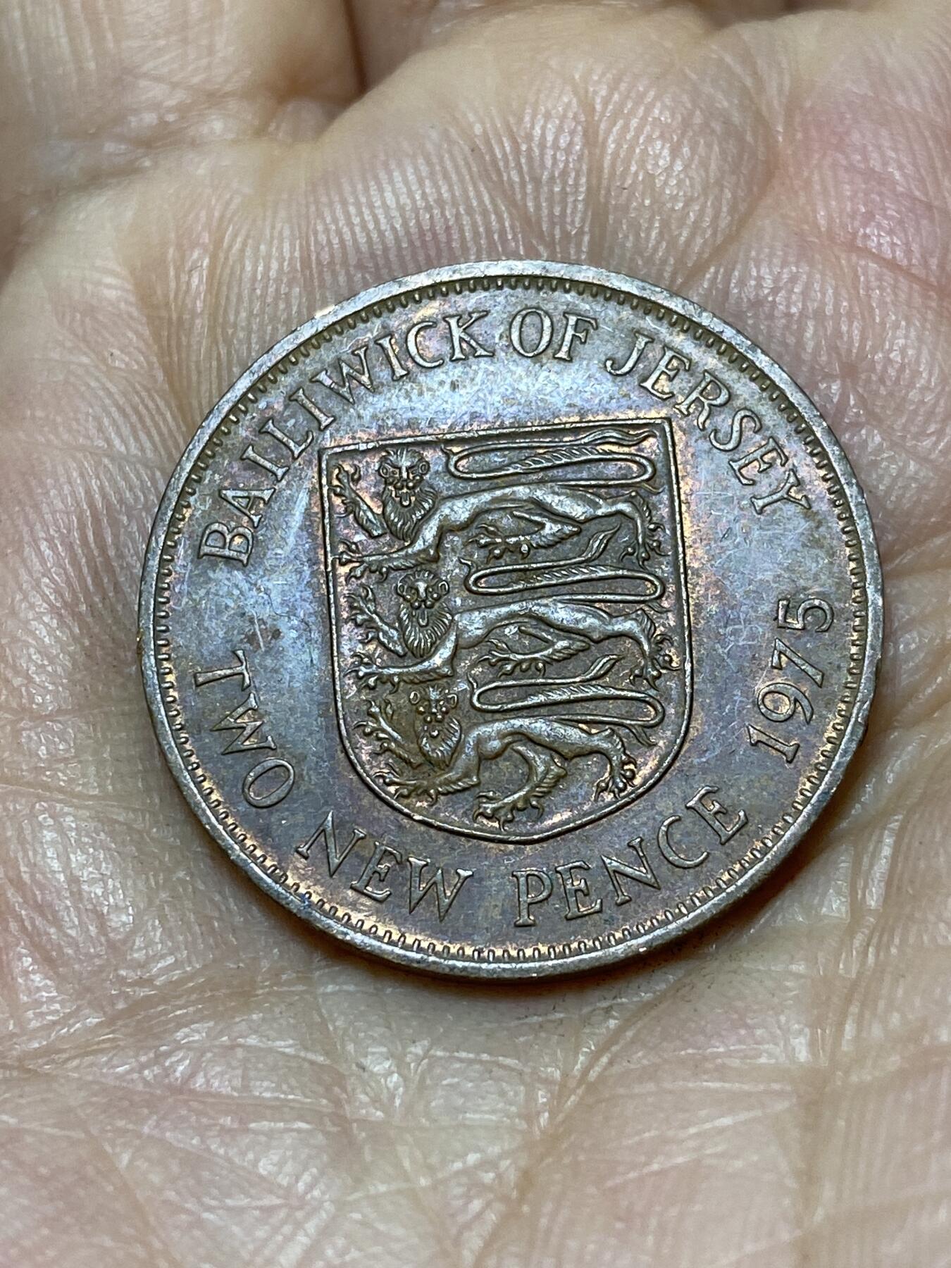 2025年第一百零五场(总第一百三十一场）外国好品散币(免佣金) 英属泽西岛🇯🇪1975年2新便士(伊丽莎白二世中年花冠，十进制第一版仅发行3年)