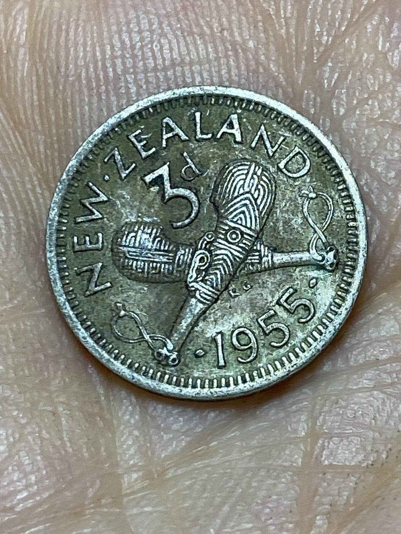 2025年第一百零五场(总第一百三十一场）外国好品散币(免佣金) 新西兰🇳🇿1955年3便士(伊丽莎白二世青年桂冠，第一版，无肩带版)
