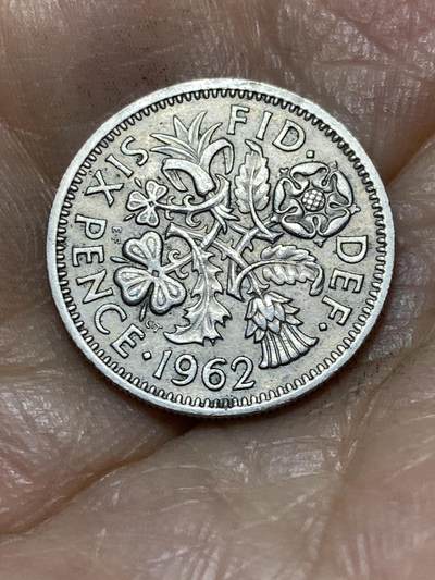 2025年第一百零五场(总第一百三十一场）外国好品散币(免佣金) - 英国🇬🇧1962年6便士(伊丽莎白二世青年桂冠第二版)