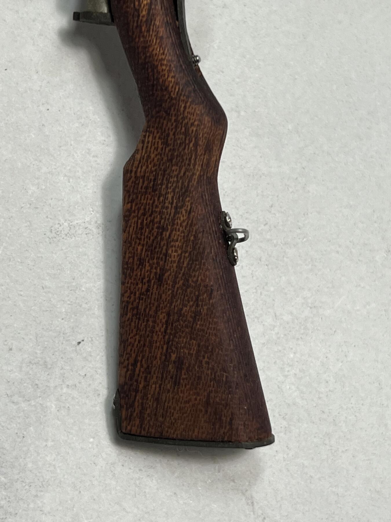 零元拍：钛金 1/6 金属与木制 WWII 三八大盖步枪 模型。瑕疵描述：木托有裂，见图，其他都没问题。