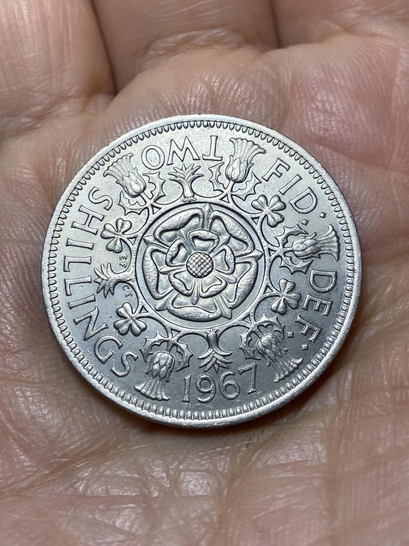 2025年第一百零五场(总第一百三十一场）外国好品散币(免佣金) 未流通好品–英国🇬🇧1967年2先令(伊丽莎白二世青年桂冠，第二版普制币关门年)