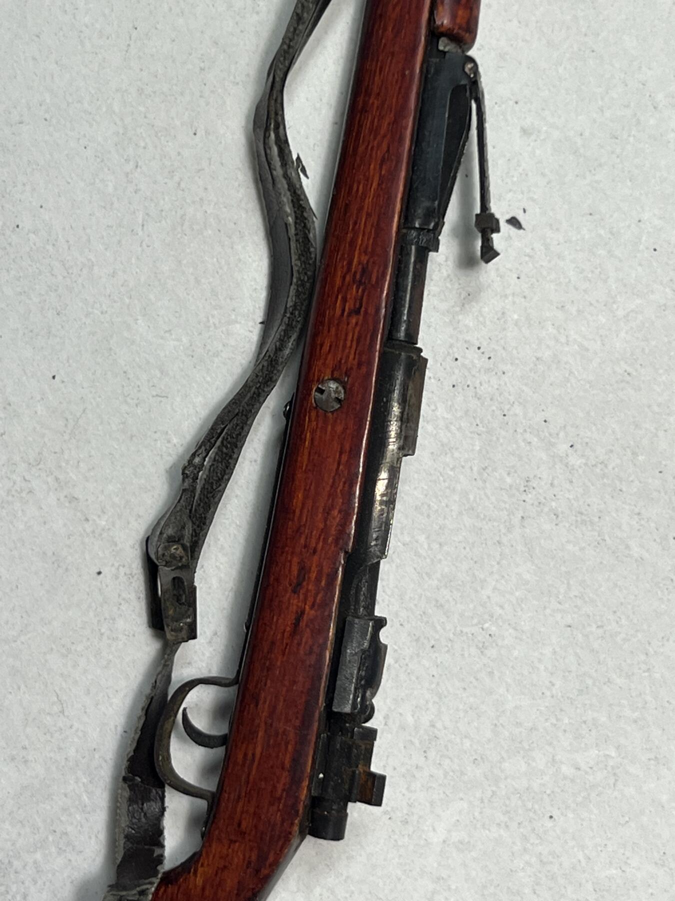零元拍：钛金 1/6 早期版金属与木制 WWII 98K 模型。保险是固定一体的，没有枪管通条，无刺刀。自己镶嵌了两个金属标。