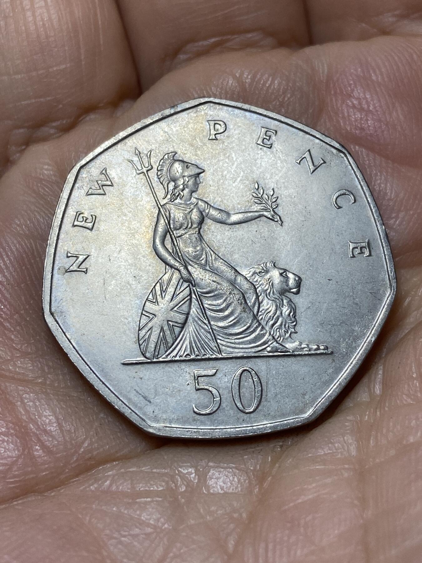 2025年第一百零五场(总第一百三十一场）外国好品散币(免佣金) 英国🇬🇧1969年50新便士(伊丽莎白二世中年花冠，十进制第一版首发年)