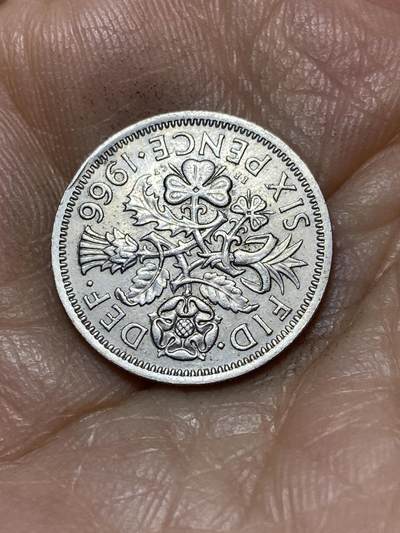 2025年第一百零五场(总第一百三十一场）外国好品散币(免佣金) - 英国🇬🇧1966年6便士(伊丽莎白二世青年桂冠第二版)