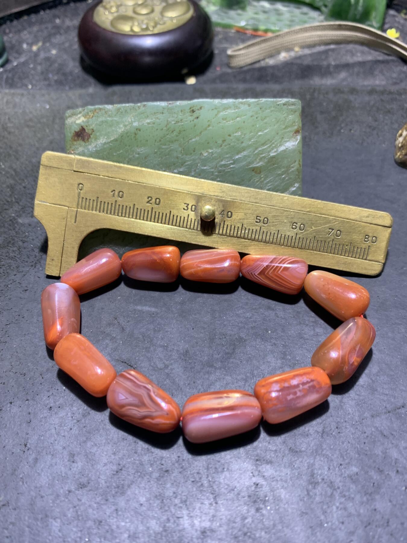 川料红白南红玛瑙随形单圈手串一条，