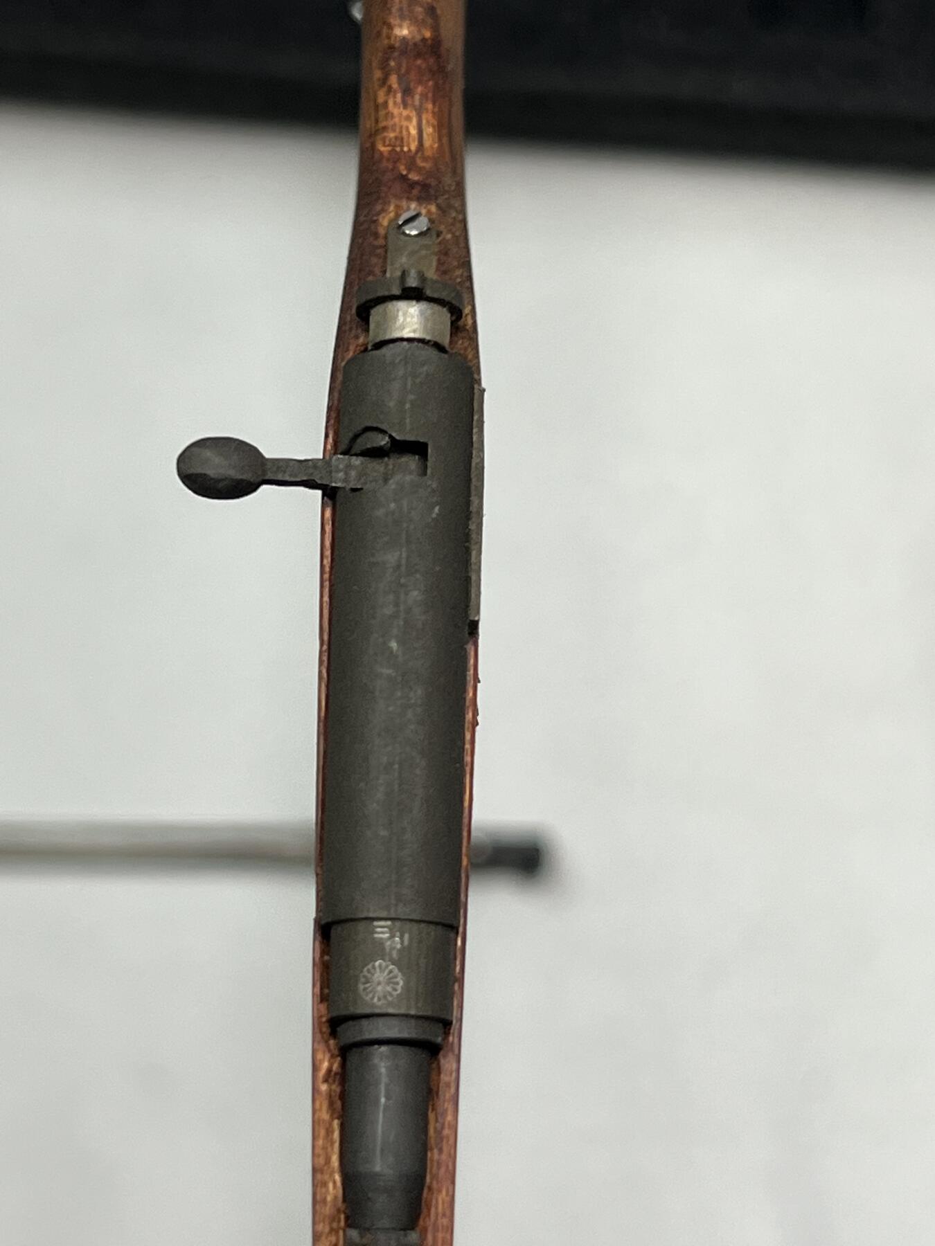 零元拍：钛金 1/6 金属与木制 WWII 三八大盖步枪 模型。瑕疵描述：木托有裂，见图，其他都没问题。