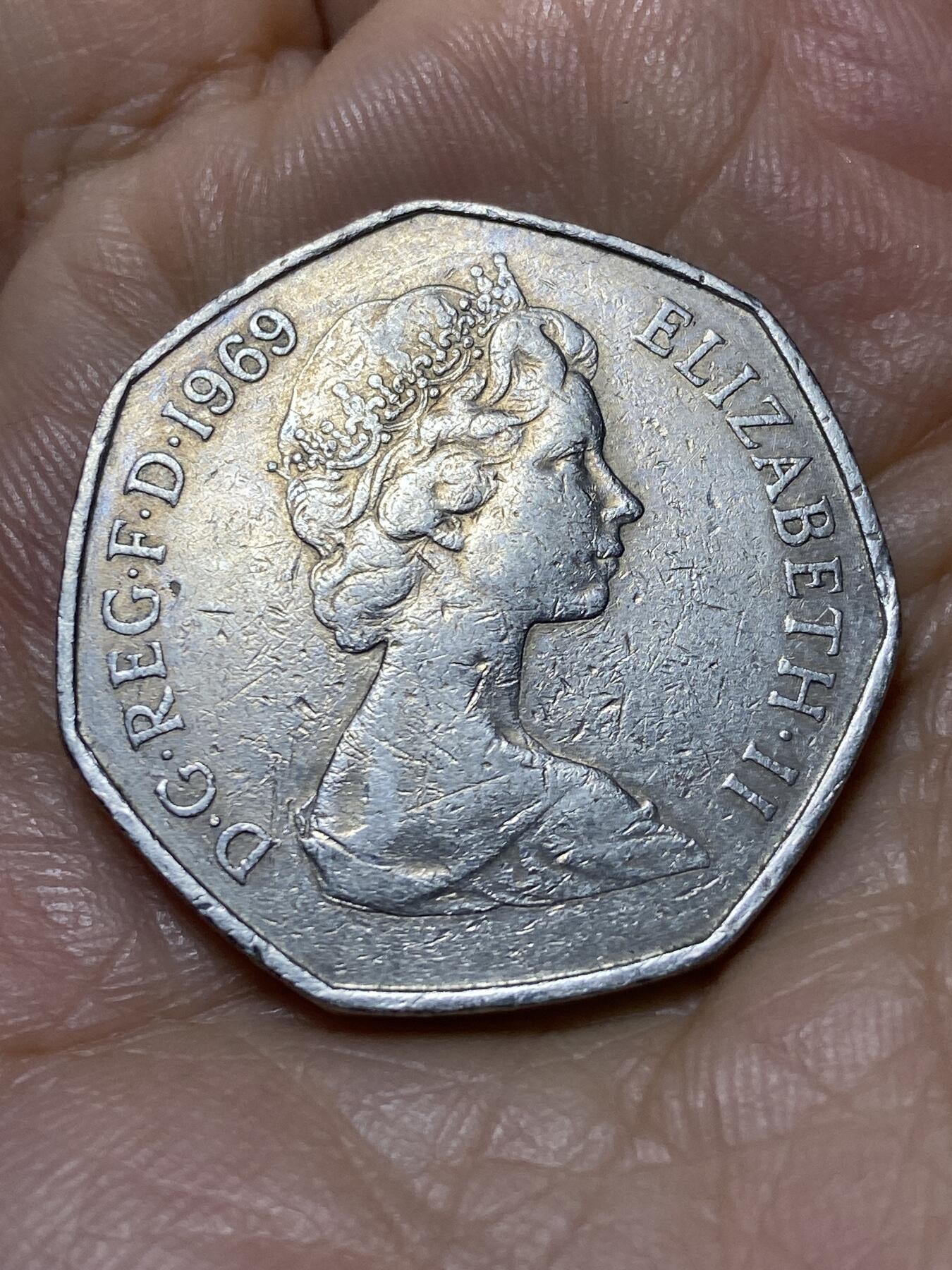 2025年第一百零五场(总第一百三十一场）外国好品散币(免佣金) 英国🇬🇧1969年50新便士(伊丽莎白二世中年花冠，十进制第一版首发年)