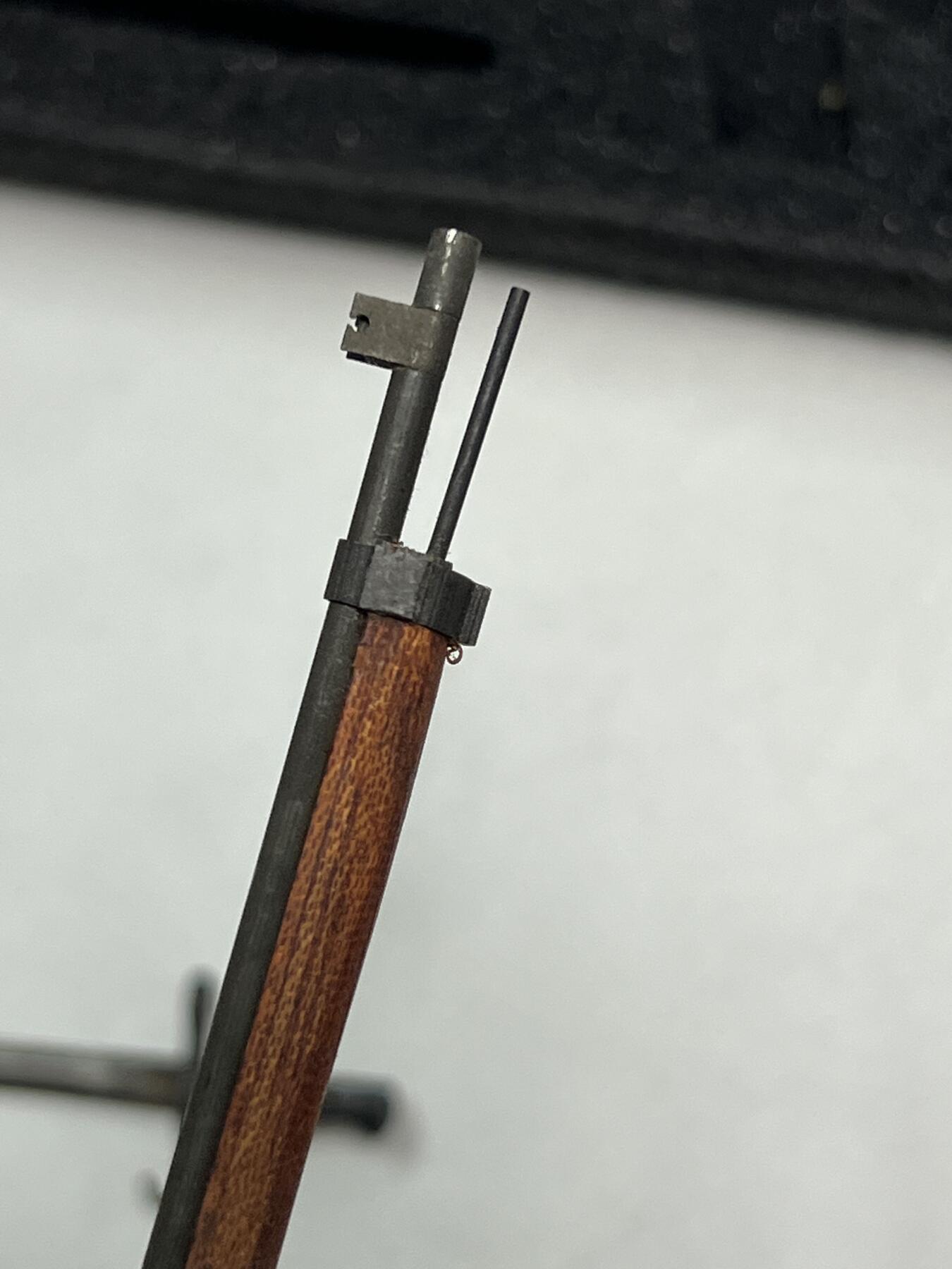 零元拍：钛金 1/6 金属与木制 WWII 三八大盖步枪 模型。瑕疵描述：木托有裂，见图，其他都没问题。