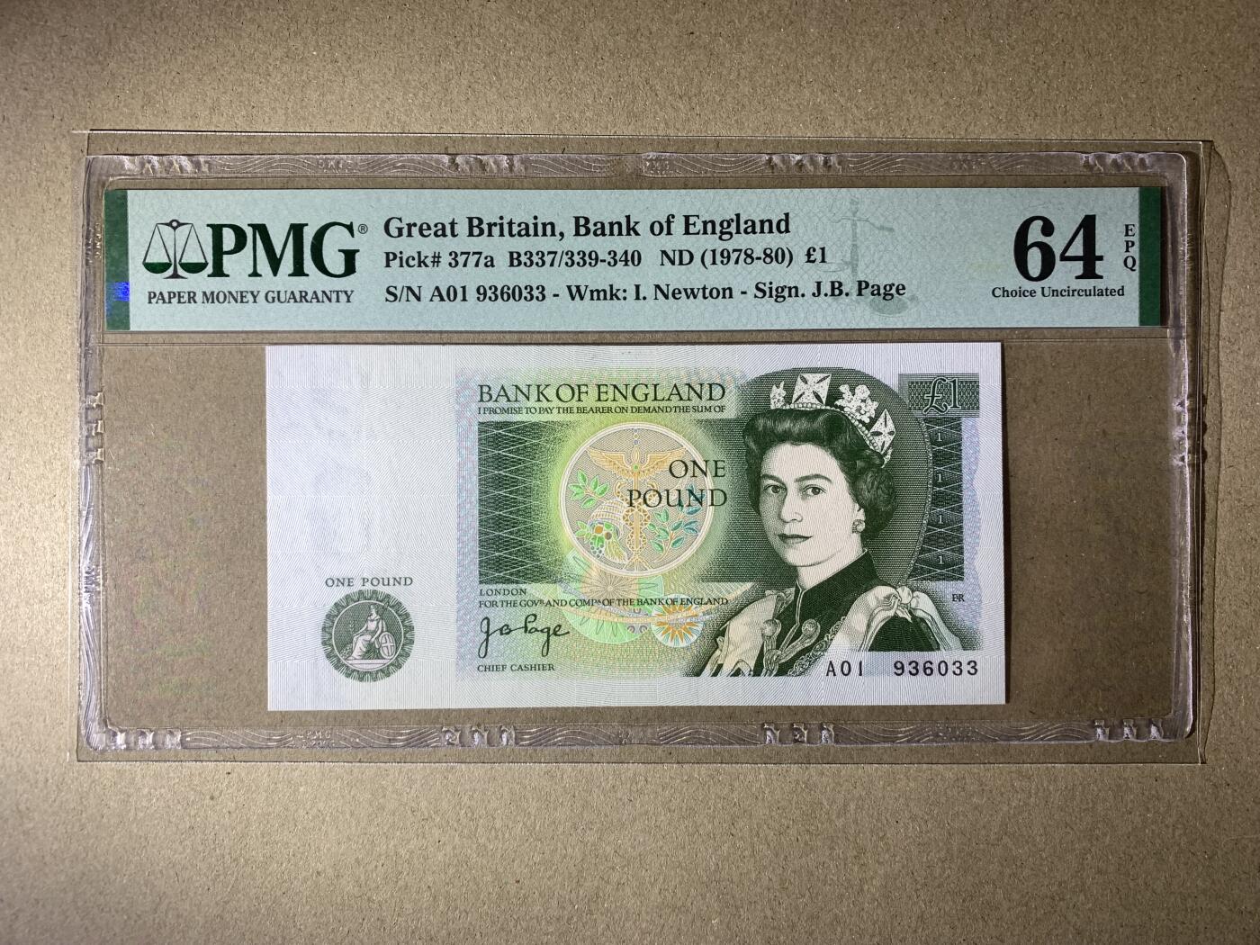 【礼羽收藏】🌏世界钱币拍卖第110期 【A01 936033】1978年英国D序列1镑纸币 女王钞 A01首发冠 无47双尾33 
