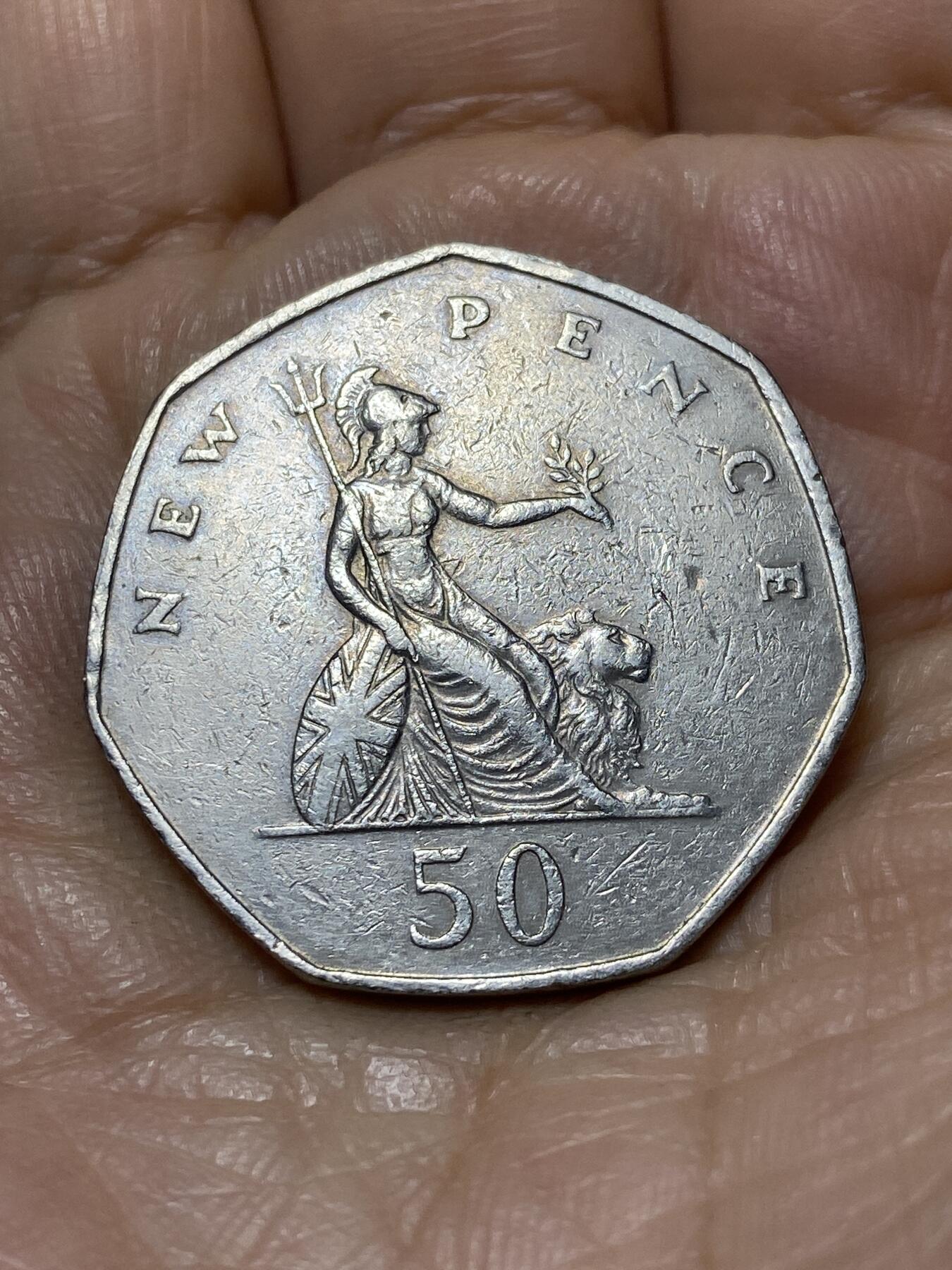 2025年第一百零五场(总第一百三十一场）外国好品散币(免佣金) 英国🇬🇧1969年50新便士(伊丽莎白二世中年花冠，十进制第一版首发年)