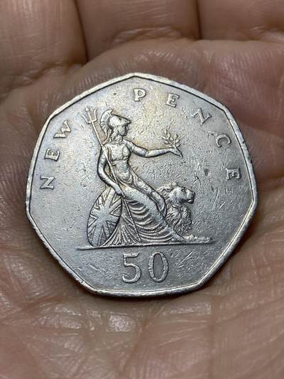 2025年第一百零五场(总第一百三十一场）外国好品散币(免佣金) - 英国🇬🇧1969年50新便士(伊丽莎白二世中年花冠，十进制第一版首发年)