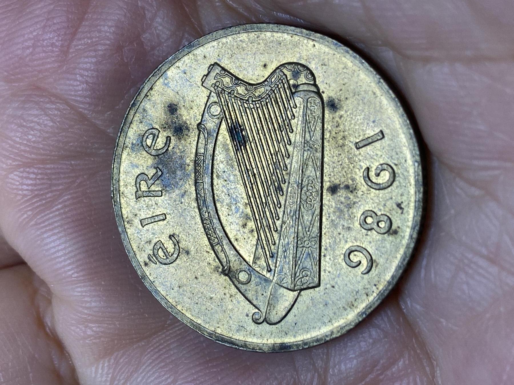 2025年第一百零五场(总第一百三十一场）外国好品散币(免佣金) 爱尔兰🇮🇪1986年20便士(共和国时期第二套)