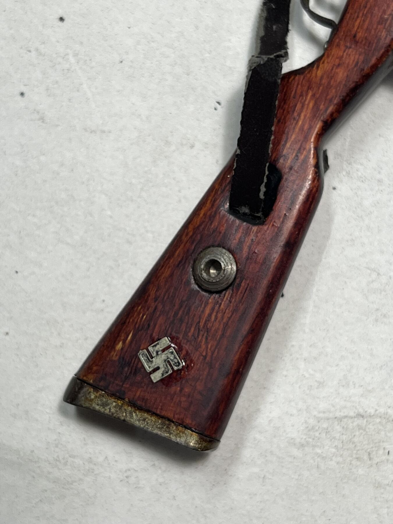 零元拍：钛金 1/6 早期版金属与木制 WWII 98K 模型。保险是固定一体的，没有枪管通条，无刺刀。自己镶嵌了两个金属标。