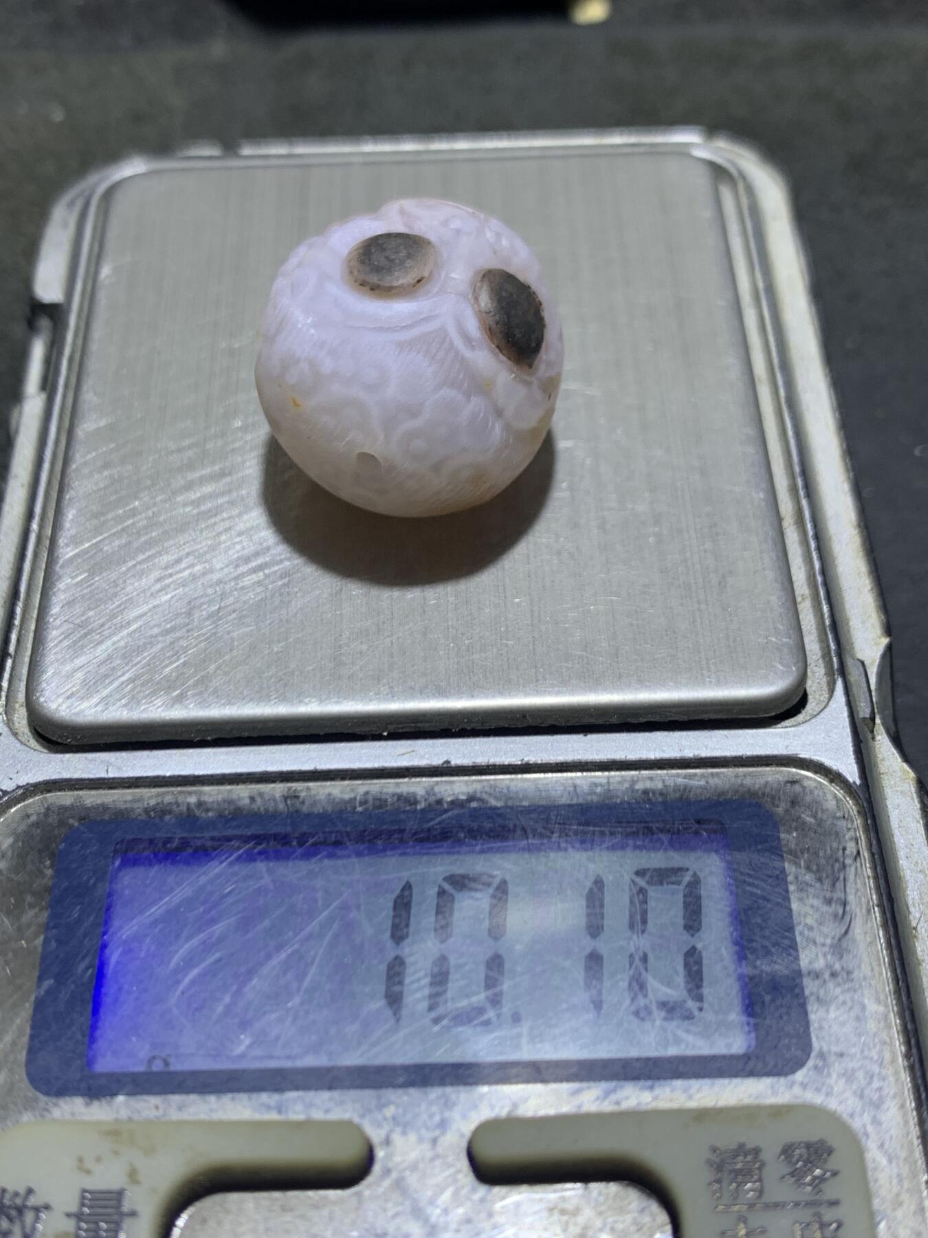 精美亚光原皮气泡纹战国红玛瑙手工俏色巧雕灵猴随形珠一颗