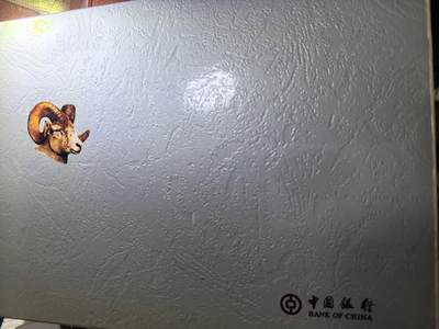 长老汇蛇年精选第五十九场拍卖 2002中国银行“喜气洋洋，吉庆有余”卡装，含1997吉庆有余5元加厚银币（1盎司999银）1枚，喜气洋洋彩色银章（1/2盎司999银）1枚，羊年彩色铜镀银章1枚，三张证书，限量发行