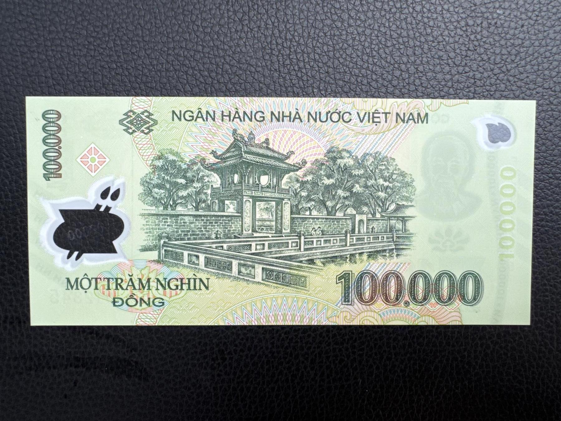桂P钱币文化工作室拍卖第四十三期 越南10万盾塑料钞，阶梯号，UNC品相