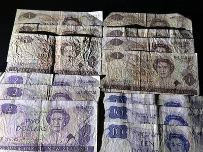 《外钞收藏家》第五百七十四期（精选场）（本平台长期征集拍品、欢迎藏友们联系合作） 新西兰两个版本 1-10元 17张一起 非全新 品相如图