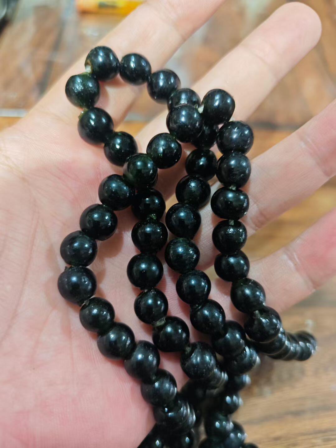 清代帝王绿老琉璃佛珠，108颗，颜色漂亮，包浆自然，老琉璃收藏佳品