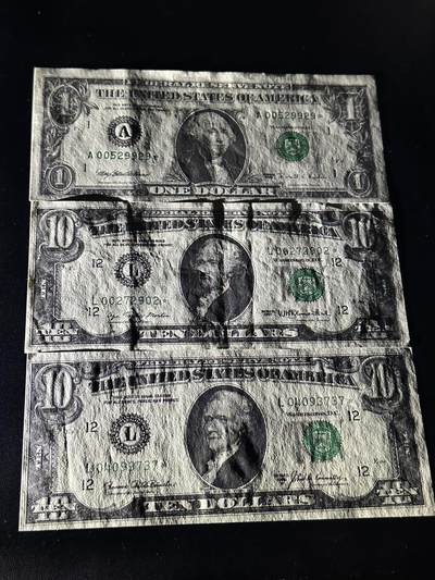 《外钞收藏家》第五百七十四期（精选场）（本平台长期征集拍品、欢迎藏友们联系合作） 美国小头版1和10美元 3张一起 AU品相 全部是补号