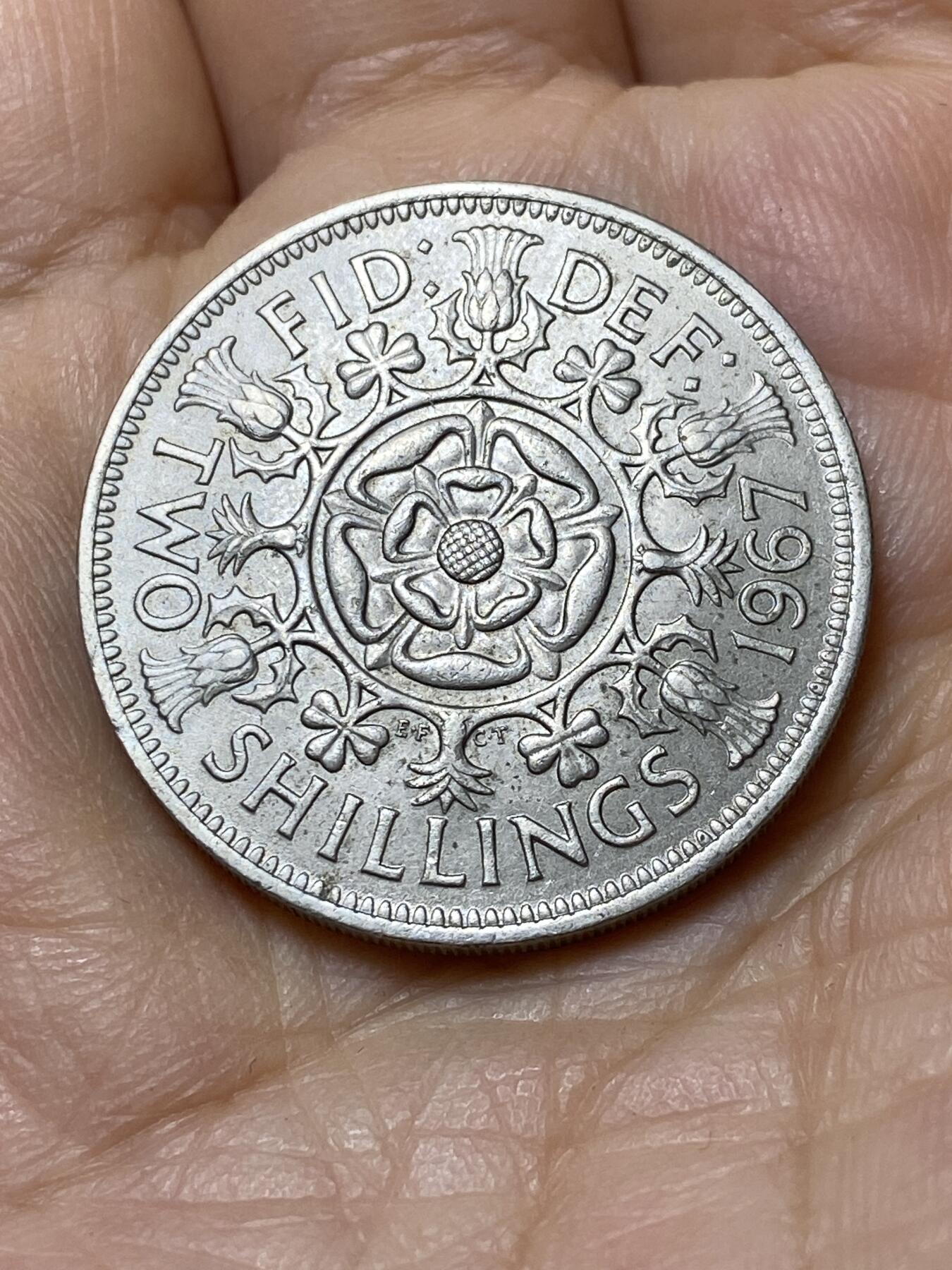 2025年第一百零六场(总第一百三十二场）外国好品散币(免佣金) 英国🇬🇧1967年2先令(伊丽莎白二世青年桂冠第二版，普制币关门年)