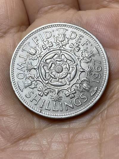 2025年第一百零六场(总第一百三十二场）外国好品散币(免佣金) - 英国🇬🇧1967年2先令(伊丽莎白二世青年桂冠第二版，普制币关门年)