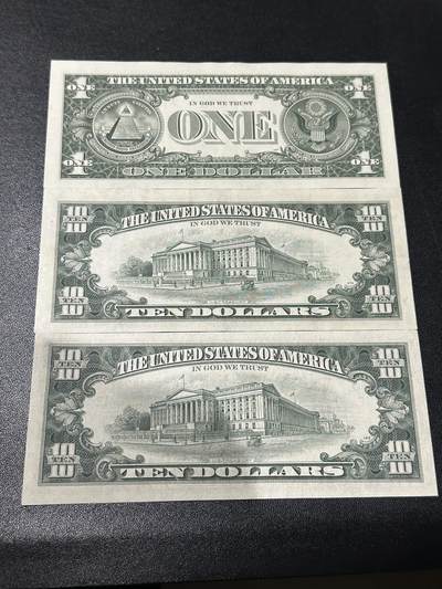 《外钞收藏家》第五百七十四期（精选场）（本平台长期征集拍品、欢迎藏友们联系合作） 美国小头版1和10美元 3张一起 AU品相 全部是补号