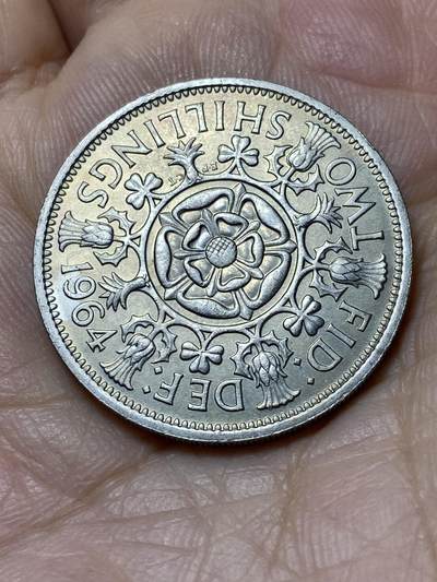 2025年第一百零六场(总第一百三十二场）外国好品散币(免佣金) - 英国🇬🇧1964年2先令(伊丽莎白二世青年桂冠第二版)
