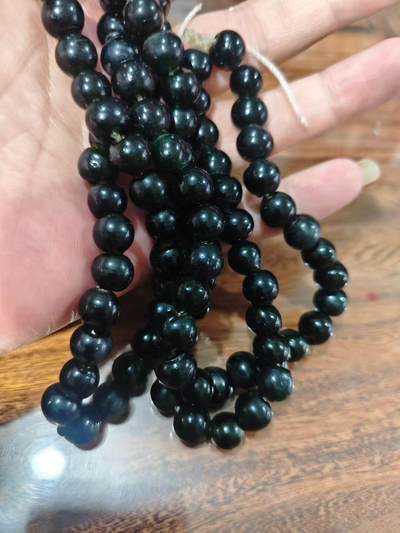 清代帝王绿老琉璃佛珠，108颗，颜色漂亮，包浆自然，老琉璃收藏佳品 - 清代帝王绿老琉璃佛珠，108颗，颜色漂亮，包浆自然，老琉璃收藏佳品