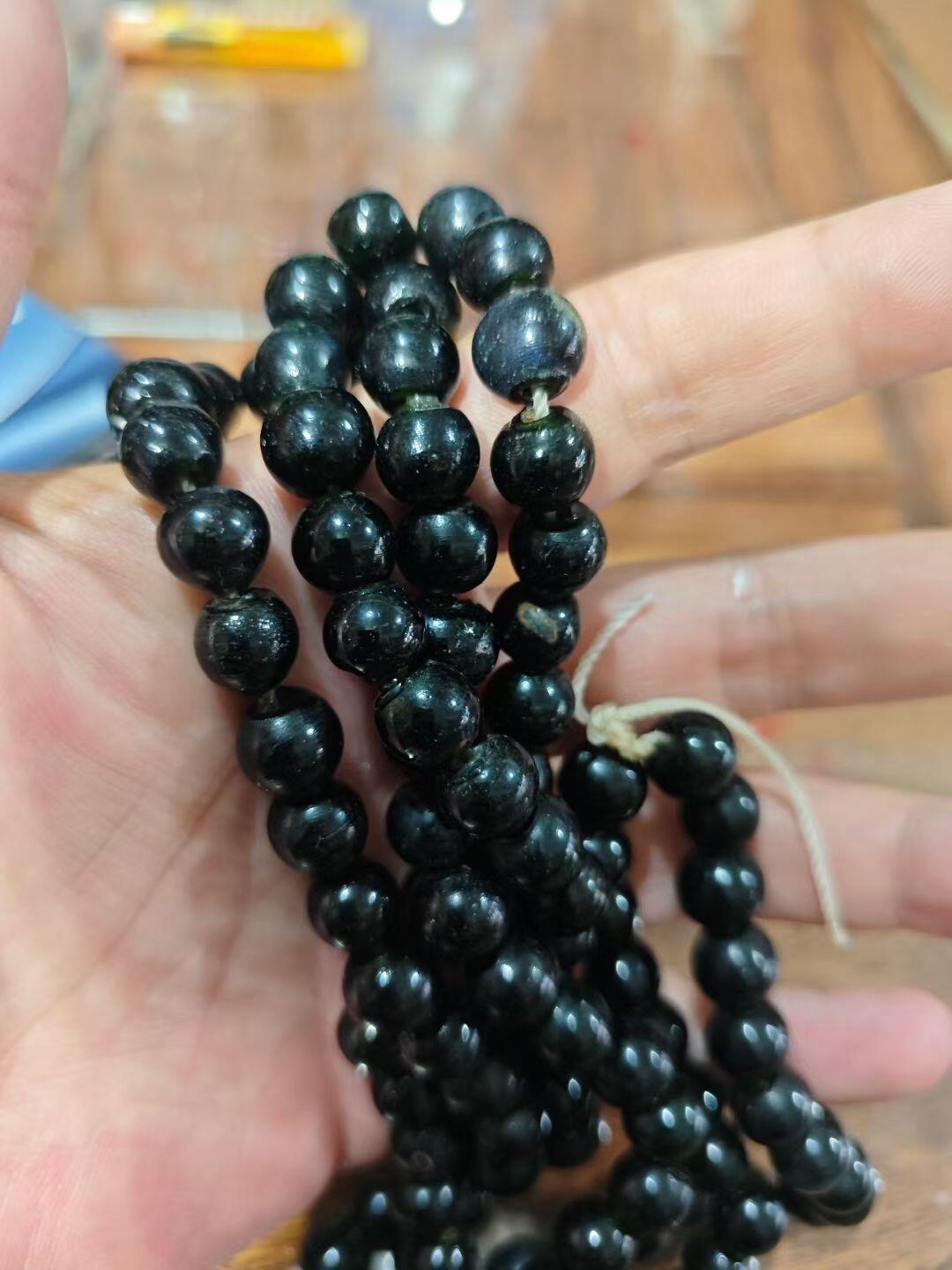 清代帝王绿老琉璃佛珠，108颗，颜色漂亮，包浆自然，老琉璃收藏佳品