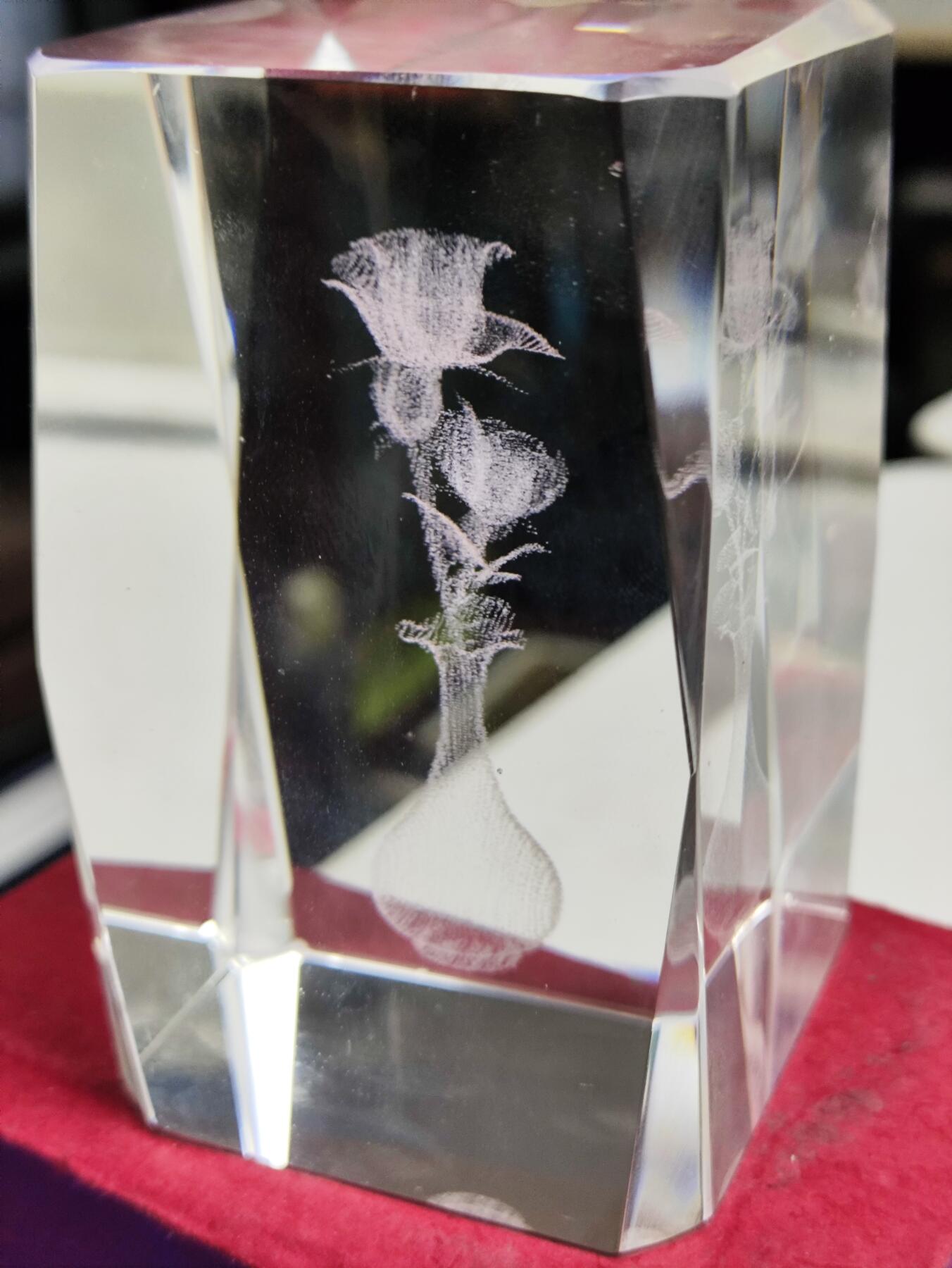 爱淘收藏，清货 水晶3D雕塑摆件，玫瑰花瓶
