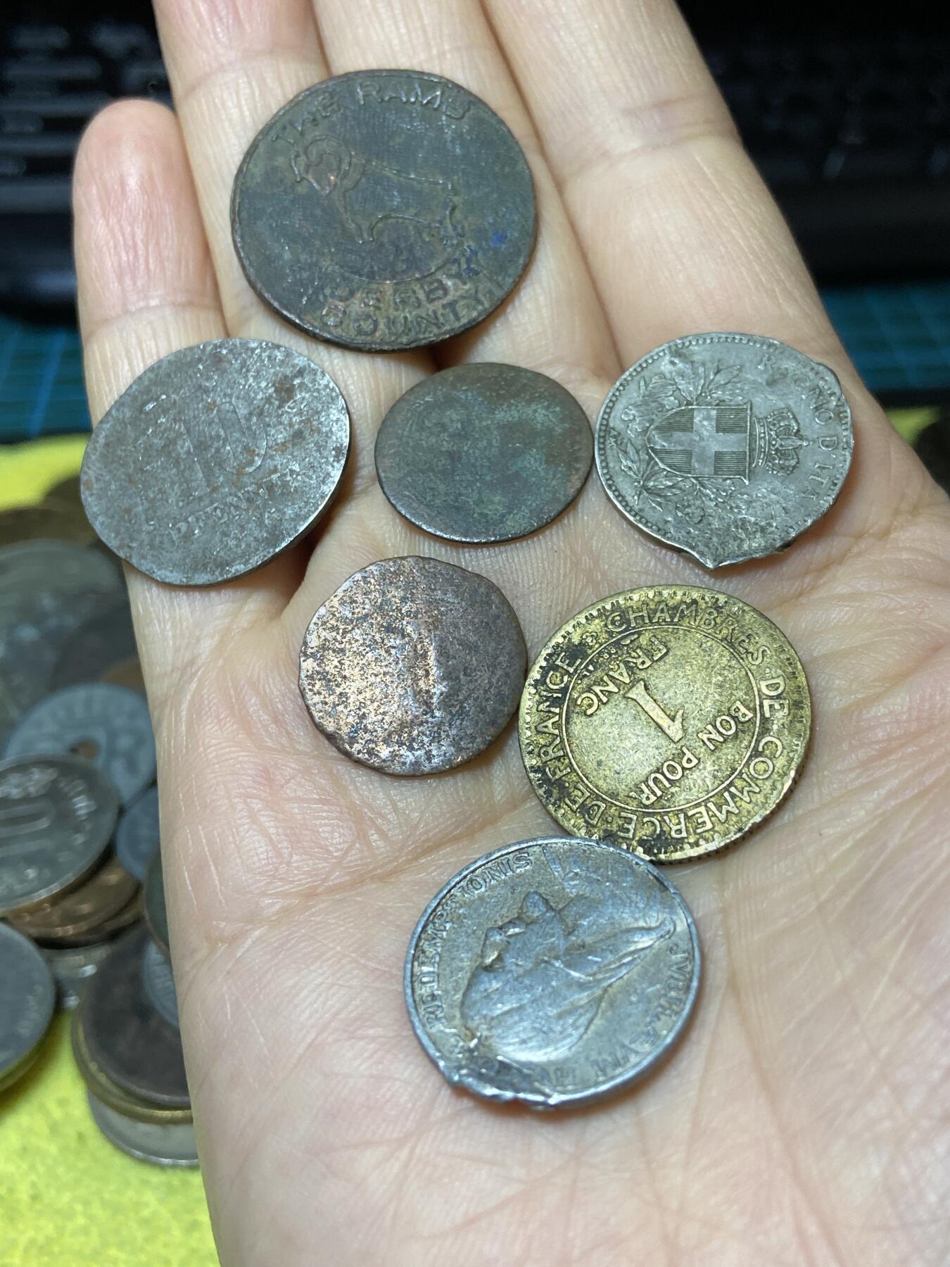 2025年第一百零六场(总第一百三十二场）外国好品散币(免佣金) 各国差品币7枚