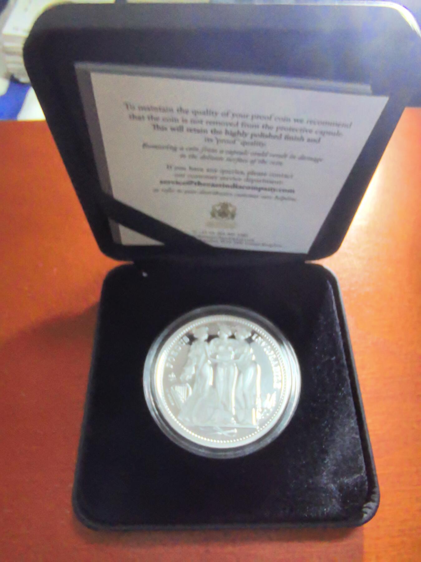 长老汇蛇年精选第五十九场拍卖 2021圣勒赫拿岛美惠三女神1英镑精制银币，1盎司999银，3000枚，盒证全