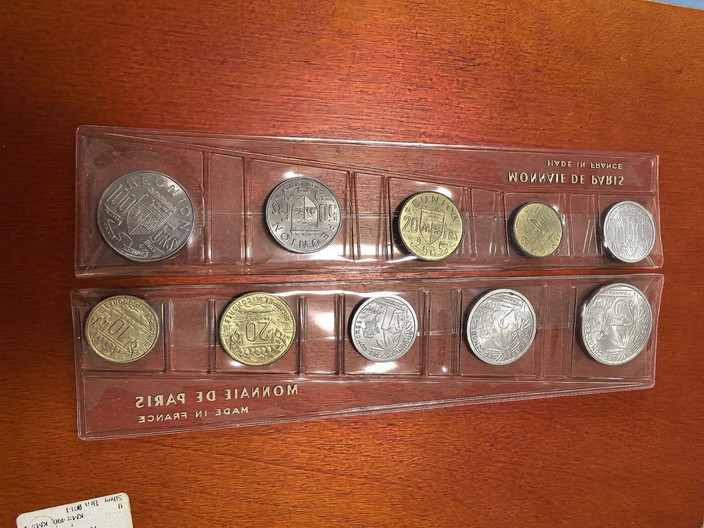 长老汇蛇年精选第五十九场拍卖 1964科摩罗和留尼旺5枚套FDC各一套，法国造币厂，原盒，量少精品