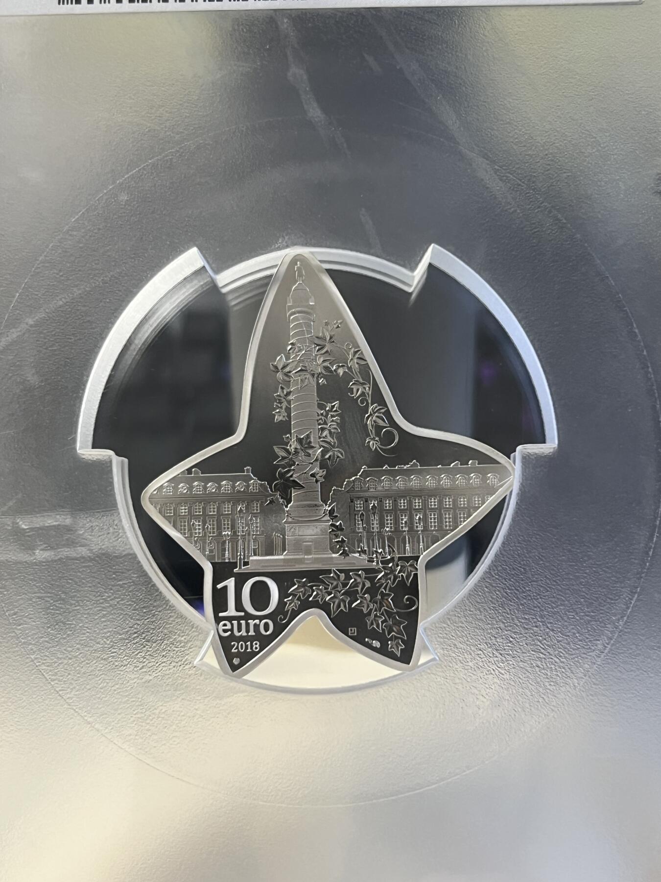 第177期拍卖【长期征集拍品】 PCGS-PR70DCAM 2018年发行的法国瑰宝系列宝诗龙-常青藤异形精制纪念银币-10欧（22.2克重，900银，发行量5千枚）