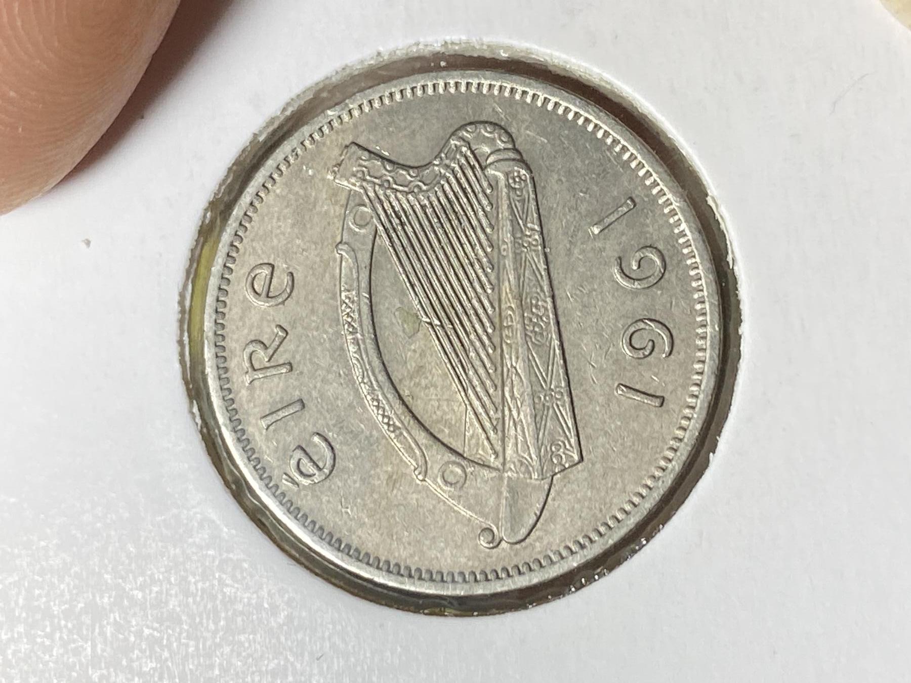2025年第一百零六场(总第一百三十二场）外国好品散币(免佣金) 爱尔兰🇮🇪1961年6便士(共和国时期第一套第二版)