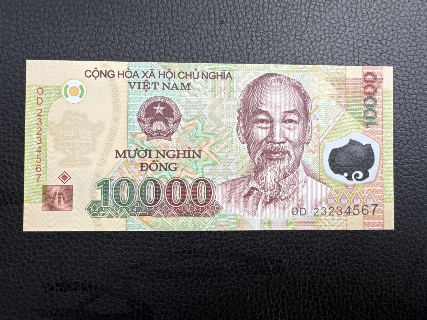 桂P钱币文化工作室拍卖第四十三期 越南1万盾塑料钞，阶梯号，UNC品相